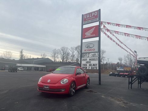 Used 2012 Volkswagen Beetle Launch Edition image 2