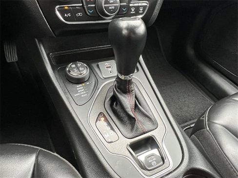 Used 2022 Jeep Cherokee Trailhawk image 29