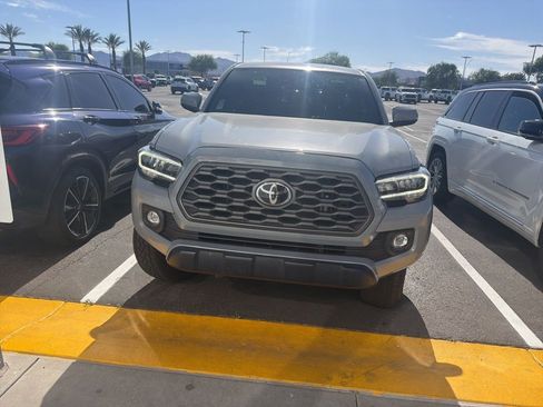 Used 2021 Toyota Tacoma TRD Off-Road w/ Technology Package AWD/4WD image 2