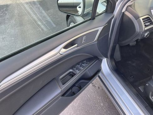 Used 2020 Ford Fusion SE image 21