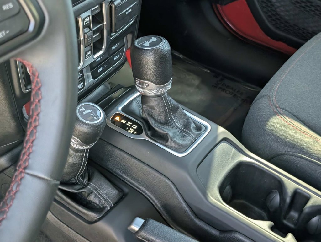 Used 2025 Jeep Wrangler Unlimited Rubicon AWD/4WD image 22