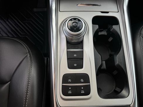 Used 2022 Ford Explorer XLT w/ Equipment Group 202A image 25