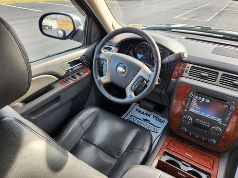 Used 2013 Chevrolet Avalanche LTZ image 14