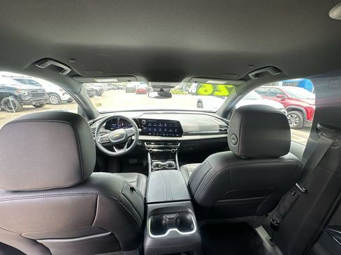 Used 2026 Chevrolet Traverse LT FWD image 24