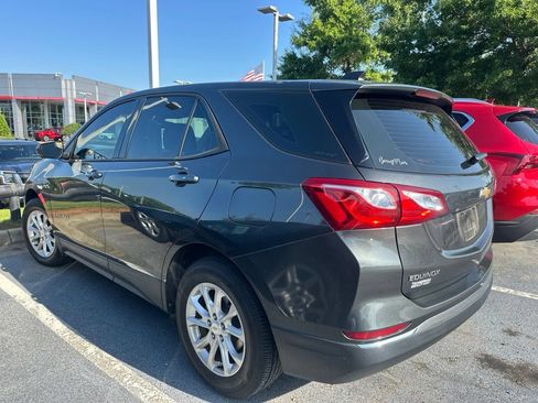 Used 2018 Chevrolet Equinox LS FWD image 2