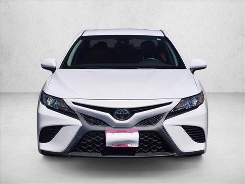 Used 2020 Toyota Camry SE w/ Carpet Mat Package FWD image 2