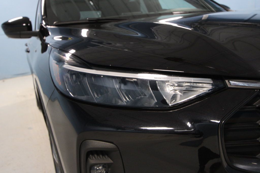 Used 2025 Ford Escape ST-Line Select AWD/4WD image 32