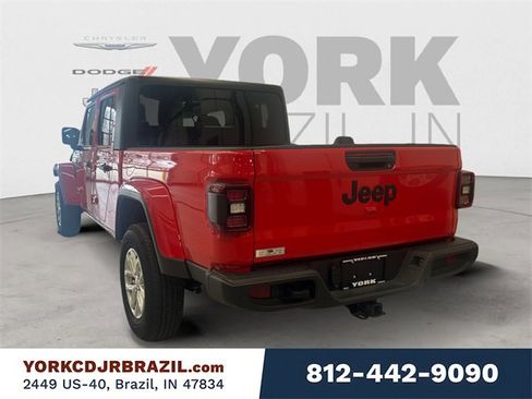Used 2023 Jeep Gladiator Sport image 3