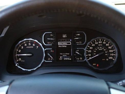 Used 2021 Toyota Tundra Limited w/ Limited Premium Package AWD/4WD image 11