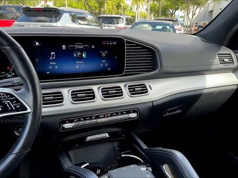 Used 2025 Mercedes-Benz GLS 450 4MATIC image 10