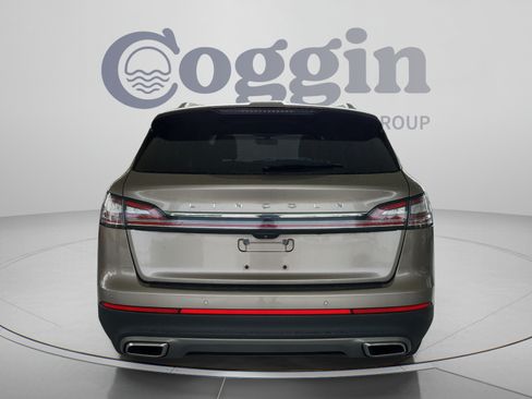 Used 2021 Lincoln Nautilus FWD w/ Equipment Group 101A image 4