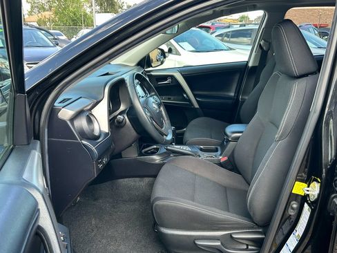 Used 2018 Toyota RAV4 XLE AWD/4WD image 18