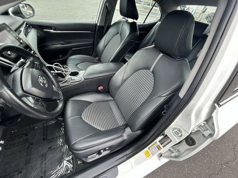 Used 2023 Toyota Camry SE image 11