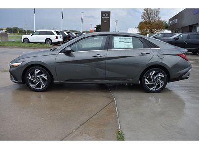 New 2025 Hyundai Elantra SEL