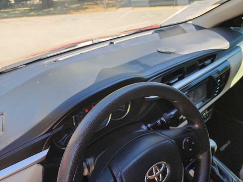 Used 2016 Toyota Corolla LE FWD image 19
