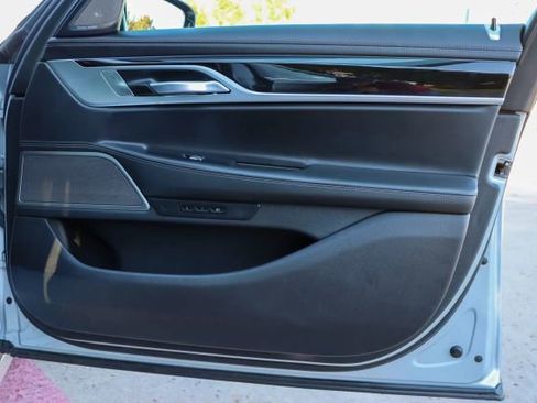 Used 2019 BMW 740i w/ Executive Package image 10