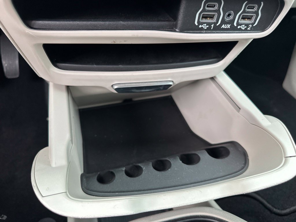 Used 2024 Chrysler Pacifica Touring-L FWD image 27