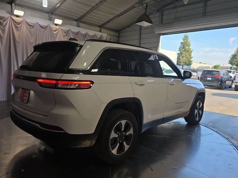 Used 2024 Jeep Grand Cherokee Limited 4xe AWD/4WD image 3