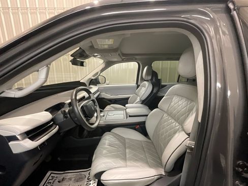 Used 2025 Lincoln Navigator L Black Label w/ Black Label Special Edition AWD/4WD image 9