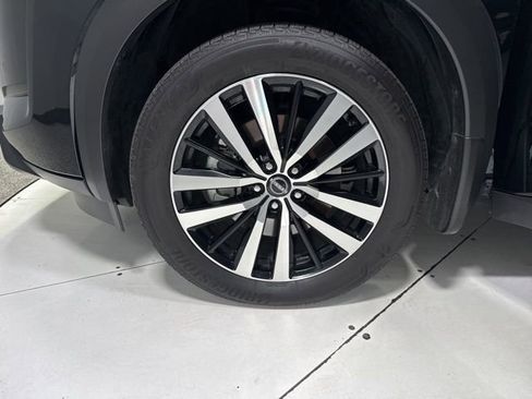 Used 2025 Nissan Pathfinder Platinum image 10