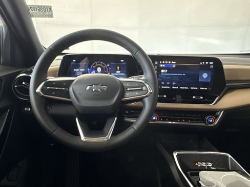 New 2026 Chevrolet Equinox ACTIV w/ Convenience Package III image 16