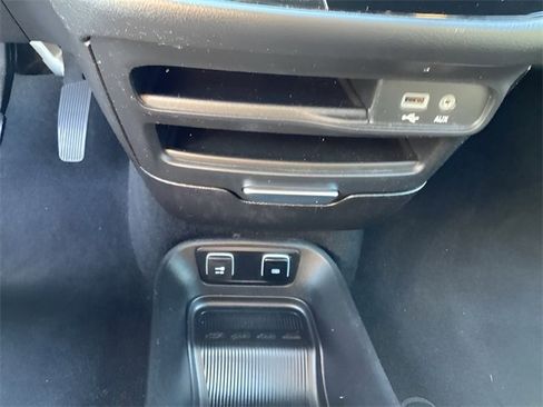 Used 2020 Chrysler Pacifica Touring-L image 23