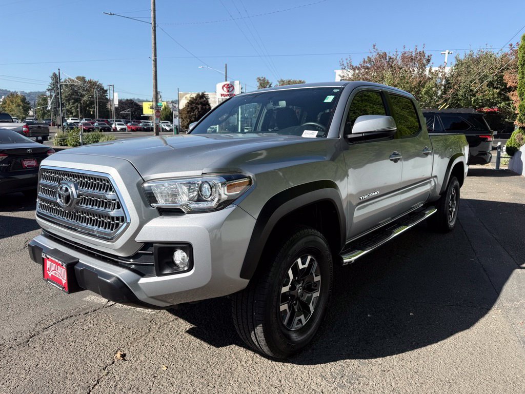 Used 2017 Toyota Tacoma TRD Off-Road w/ Tow Package AWD/4WD image 4