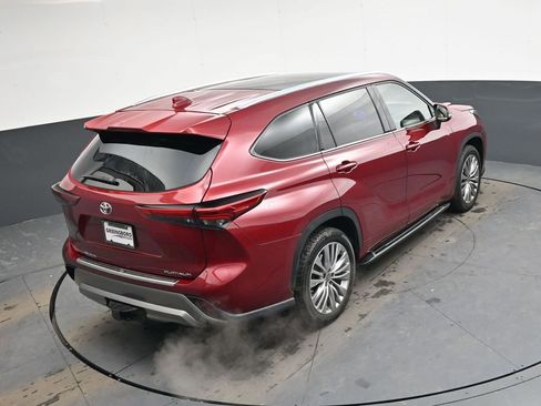 Used 2023 Toyota Highlander Platinum image 31
