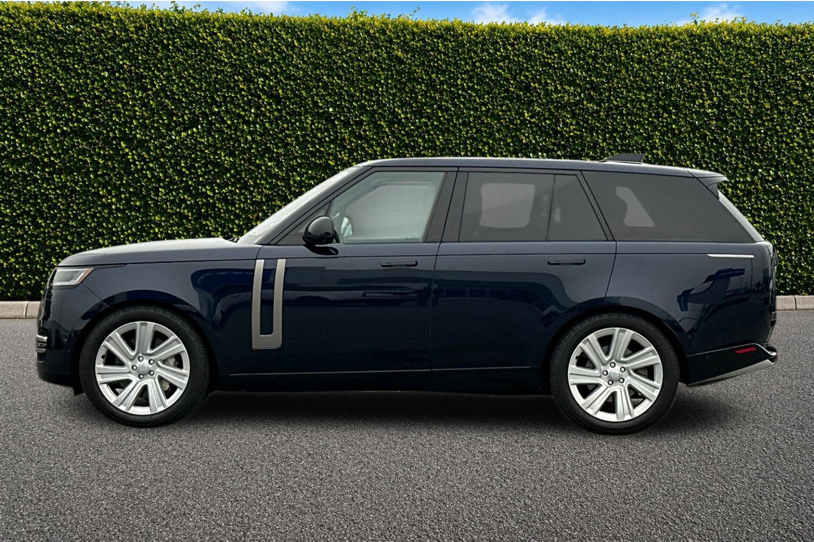 Used 2023 Land Rover Range Rover SE AWD/4WD image 7