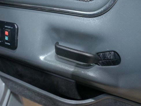 Used 1990 Ford F150 4x4 Regular Cab image 40