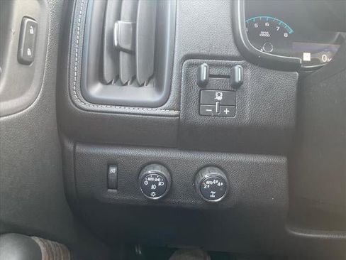 Used 2022 GMC Canyon Denali image 16