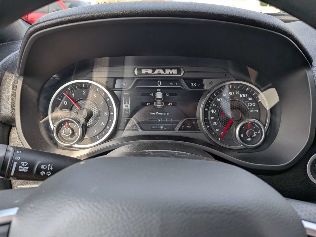 New 2026 RAM 1500 Express AWD/4WD image 27