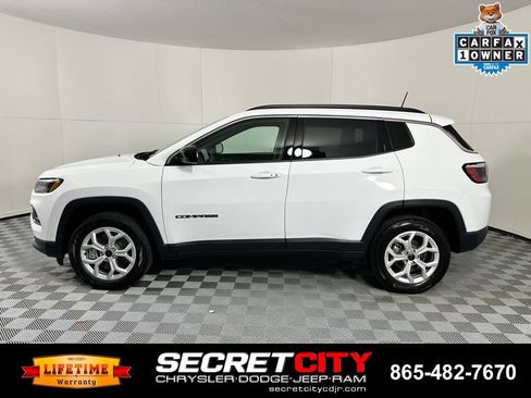 Used 2025 Jeep Compass Latitude w/ Sun & Sound Group AWD/4WD image 4