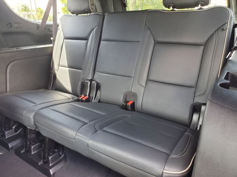 Used 2024 Chevrolet Suburban Premier image 10