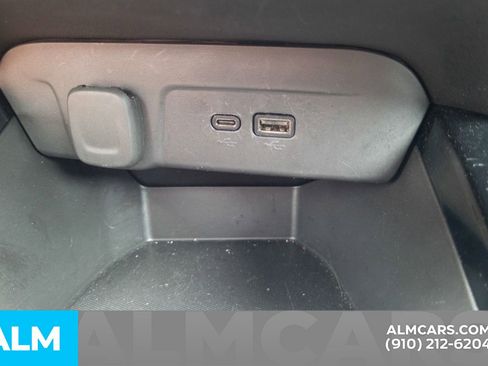 Used 2025 Chevrolet Trax LT w/ LT Convenience Package FWD image 28
