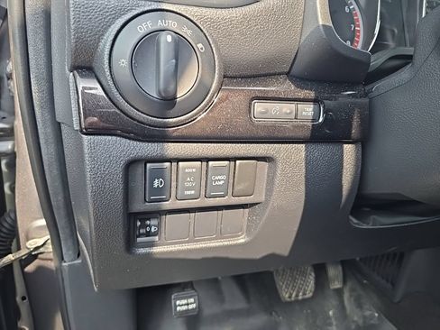 Used 2018 Nissan Titan SL AWD/4WD image 10