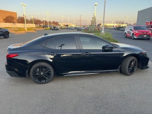 Used 2025 Toyota Camry SE image 4