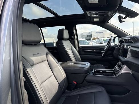 Used 2022 GMC Yukon Denali w/ Denali Reserve Package AWD/4WD image 19