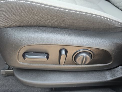 Used 2021 Chevrolet Equinox LT FWD image 7