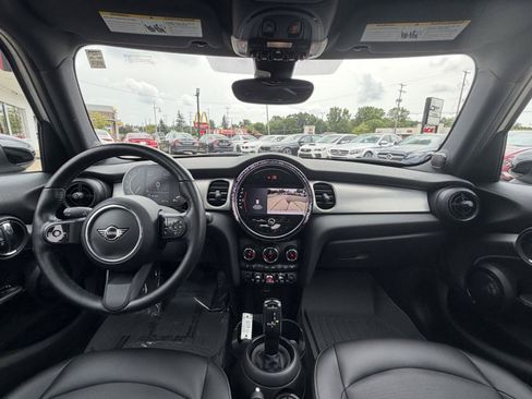 Used 2022 MINI Cooper 4-Door Hardtop w/ Premium Package FWD image 27