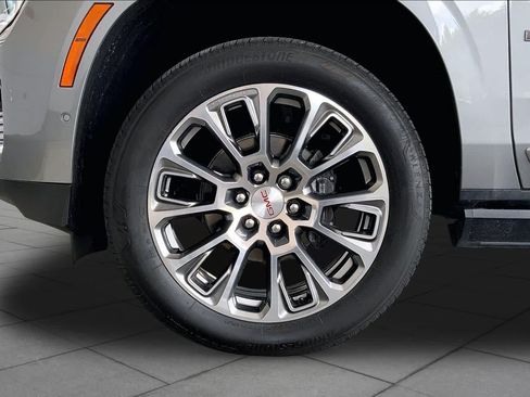 Used 2025 GMC Yukon Denali w/ Denali Reserve Package AWD/4WD image 11