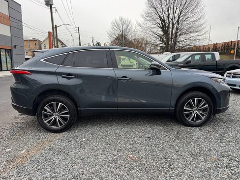 Used 2022 Toyota Venza LE image 4