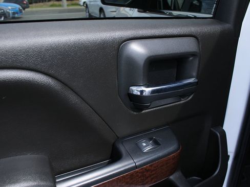 Used 2018 GMC Sierra 1500 SLT image 16