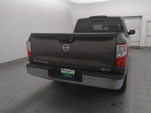 Used 2017 Nissan Titan SV image 7