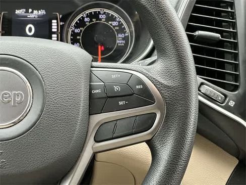 Used 2019 Jeep Cherokee Latitude w/ Popular Appearance Group image 9