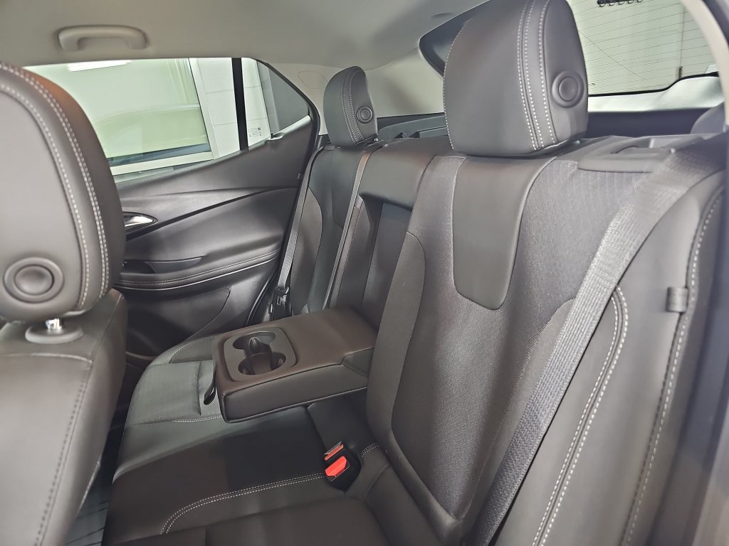 Certified 2024 Buick Encore GX Preferred w/ Comfort Package FWD image 17
