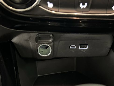 Used 2025 Chevrolet Trax LT w/ LT Convenience Package image 33