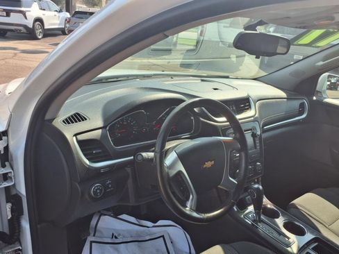 Used 2017 Chevrolet Traverse LT w/ Style and Technology Package image 11