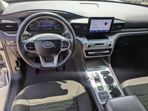 Used 2020 Ford Explorer XLT RWD image 10