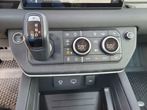 Used 2020 Land Rover Defender 110 First Edition image 11